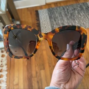 GORGEOUS Krewe “Felicity” sunglasses - never worn